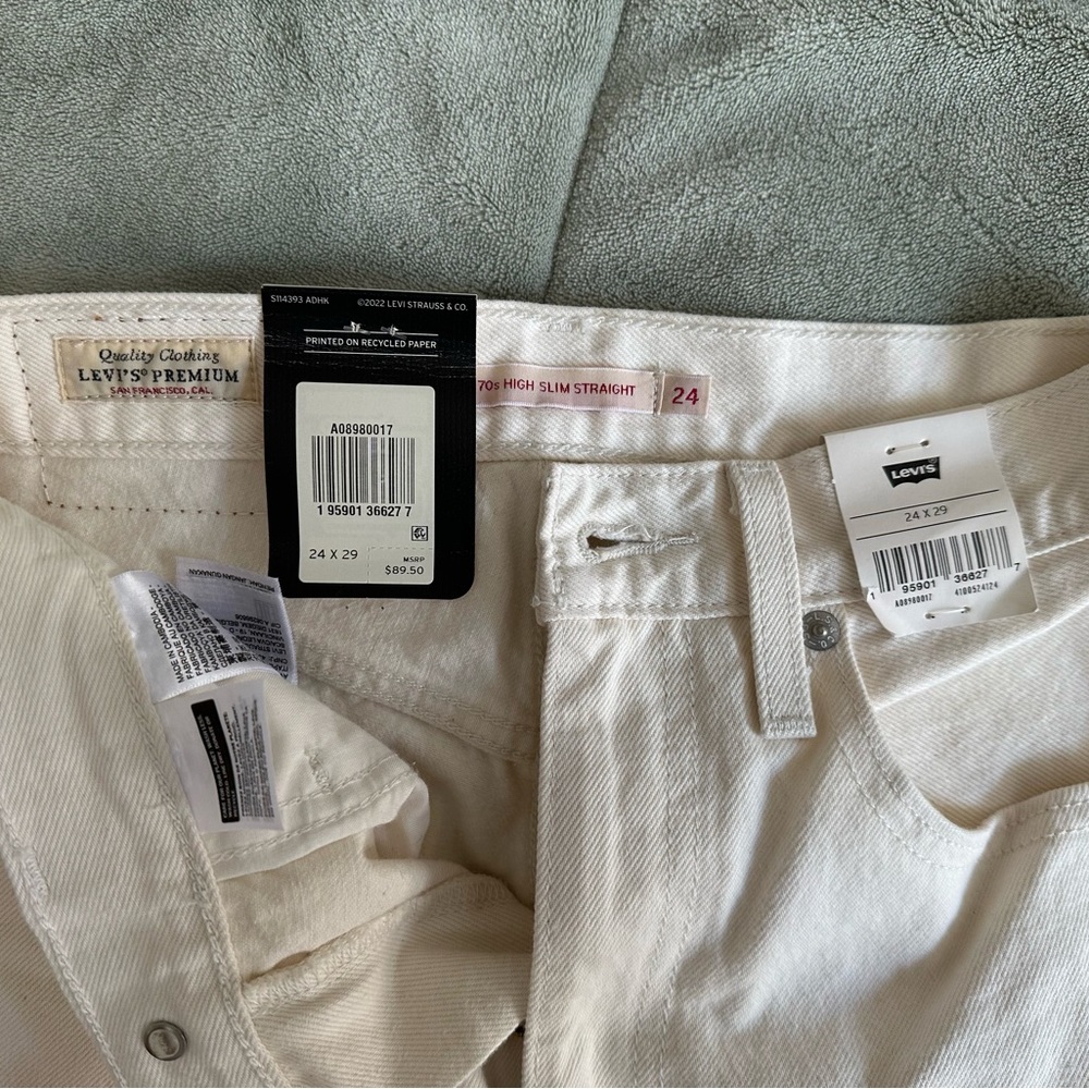 NWT Levi’s off-white ‘70s High Slim Straight leg jeans